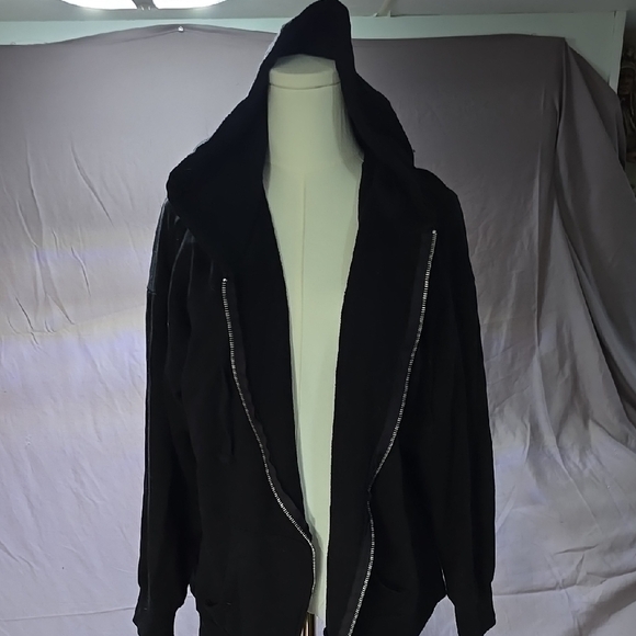 Time and Tru Black Zip-Up Hoodie - Picture 4 of 7